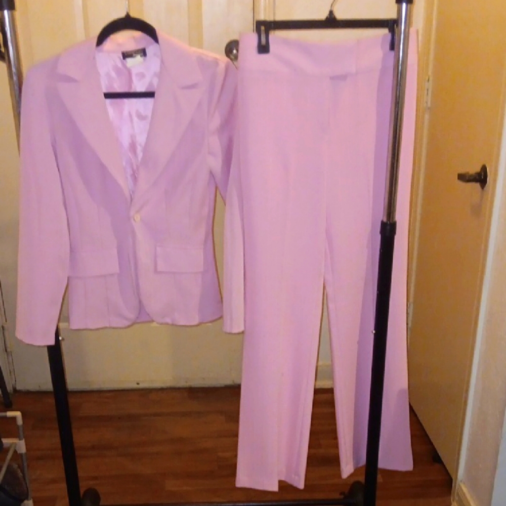 Elegant Pink Women's Suit Set